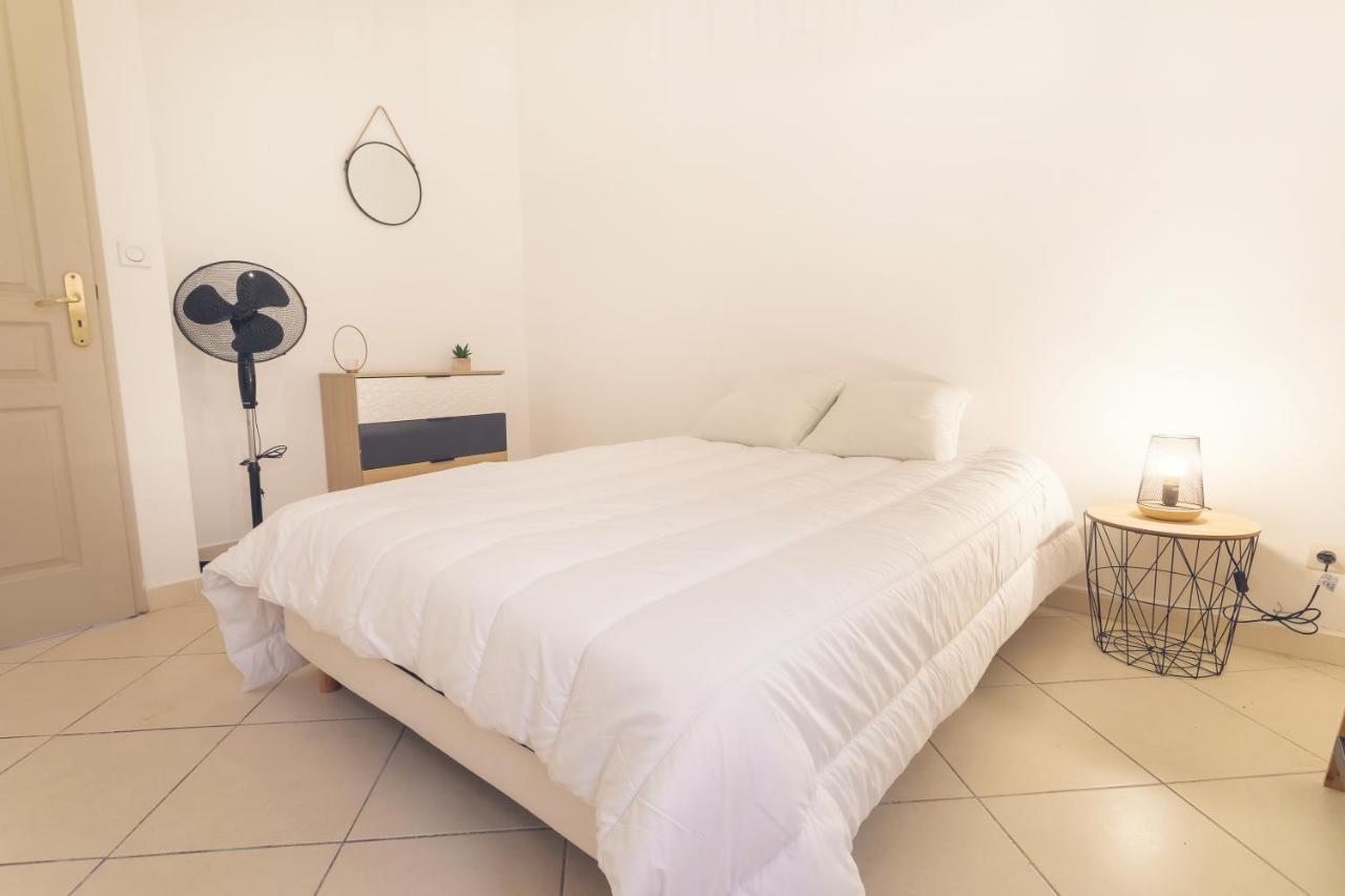 Appartement Tout Equipe Pour 6 Personnes A 15Min Des Plages 贝济耶 外观 照片