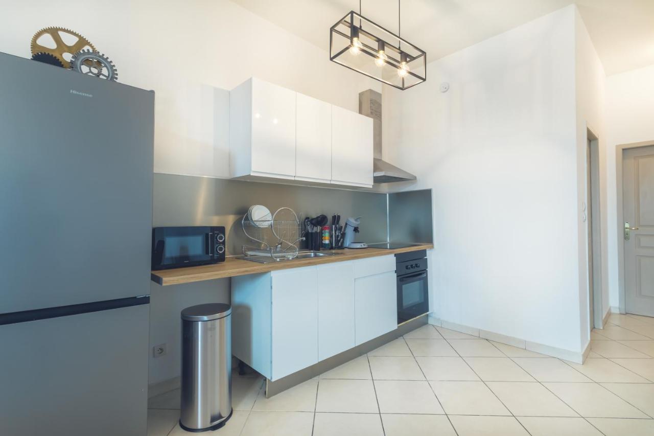 Appartement Tout Equipe Pour 6 Personnes A 15Min Des Plages 贝济耶 外观 照片
