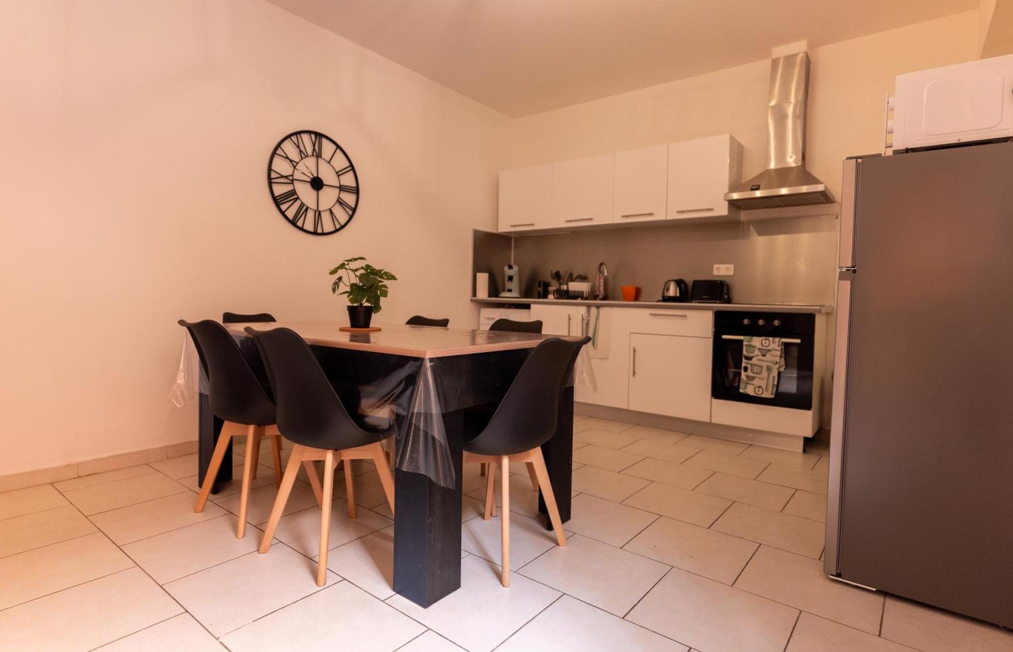 Appartement Tout Equipe Pour 6 Personnes A 15Min Des Plages 贝济耶 外观 照片