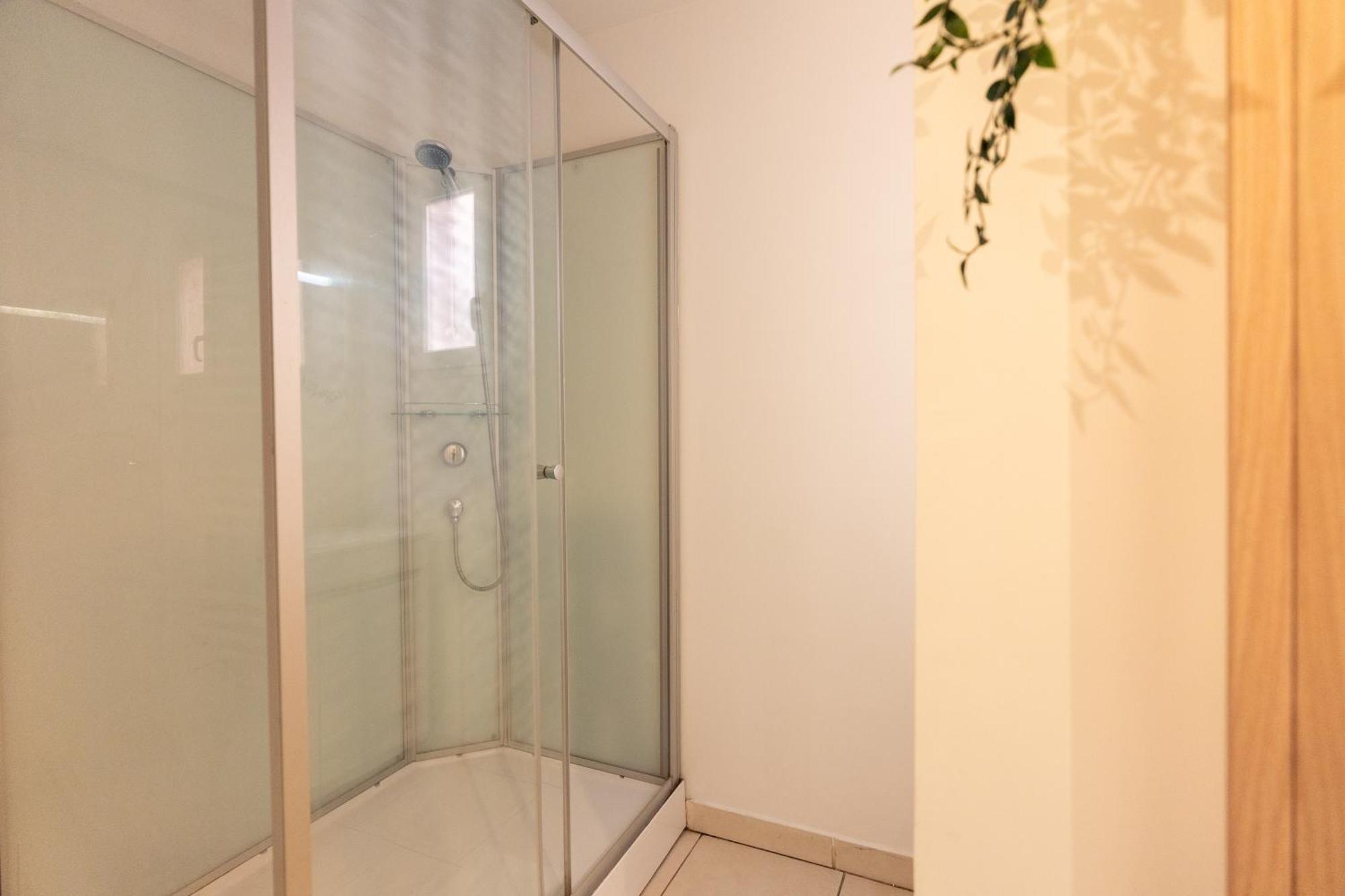 Appartement Tout Equipe Pour 6 Personnes A 15Min Des Plages 贝济耶 外观 照片