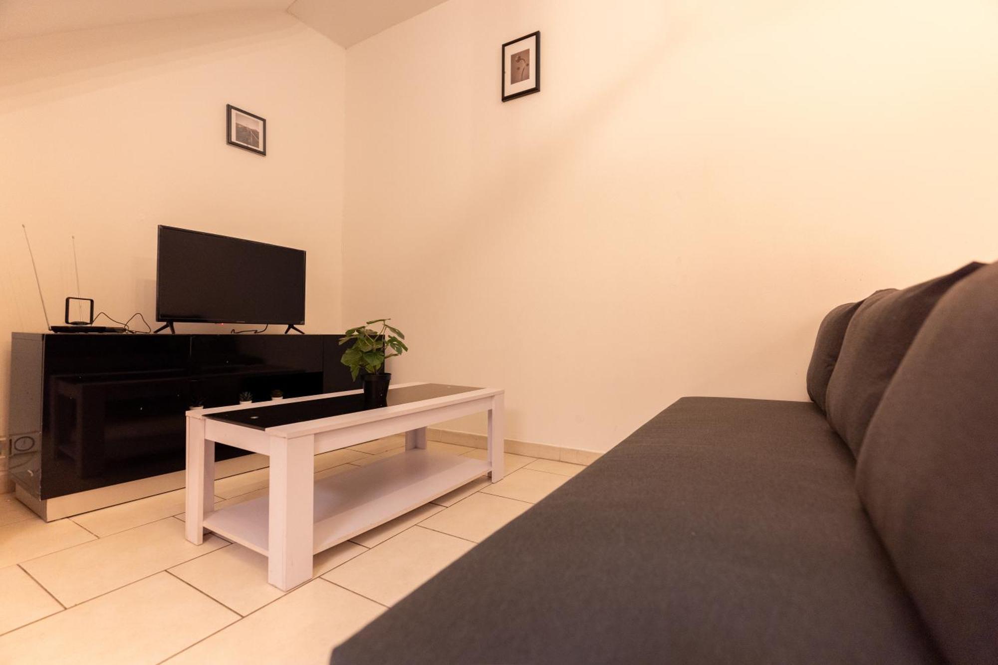 Appartement Tout Equipe Pour 6 Personnes A 15Min Des Plages 贝济耶 外观 照片