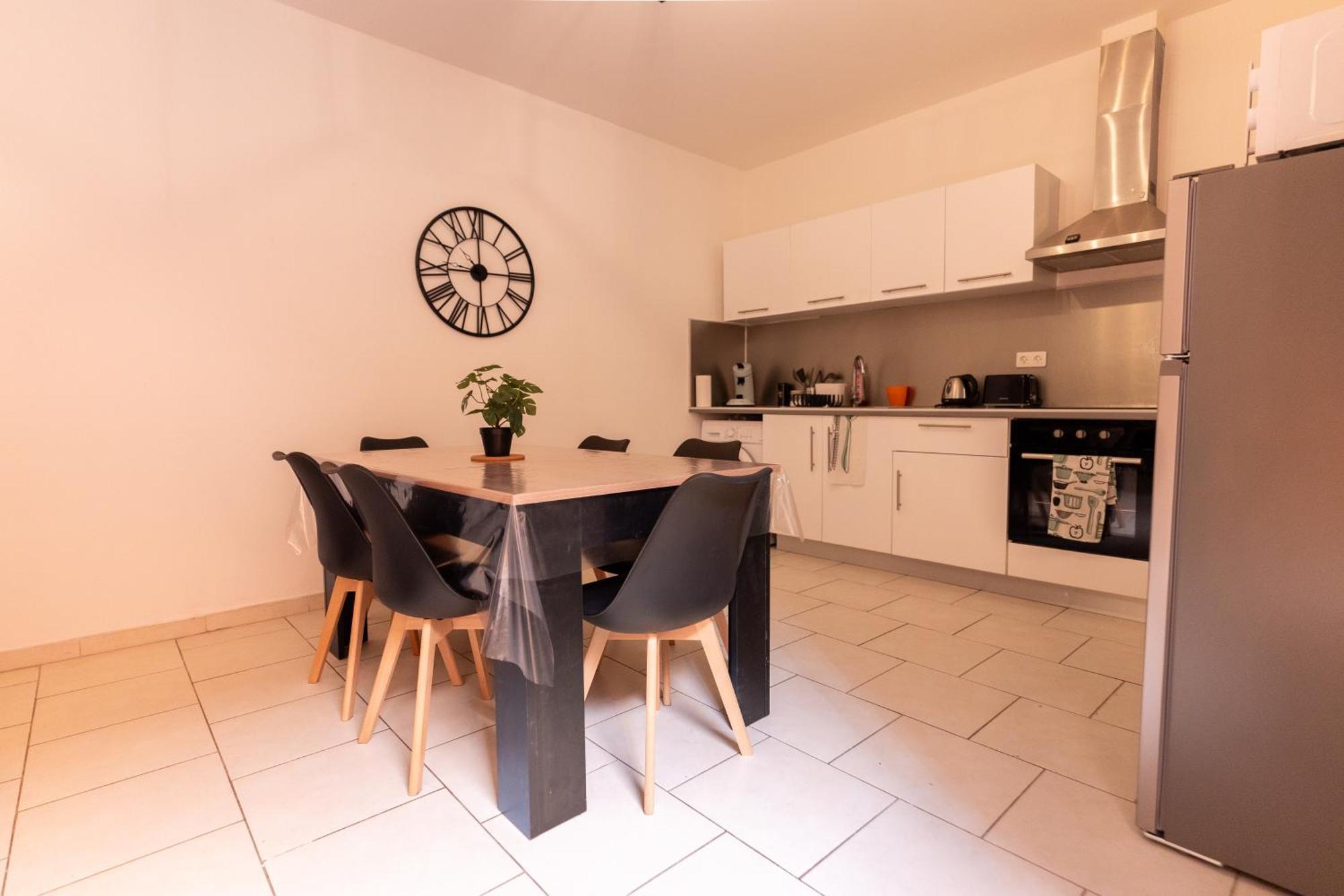 Appartement Tout Equipe Pour 6 Personnes A 15Min Des Plages 贝济耶 外观 照片