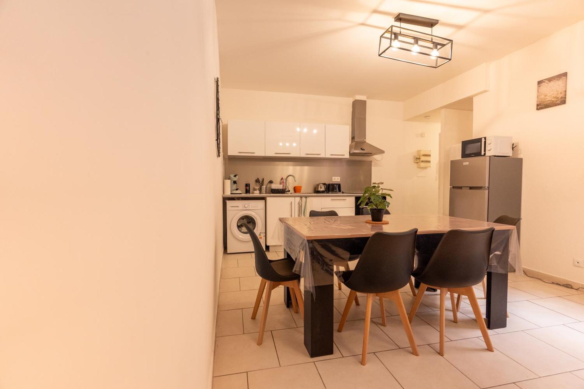 Appartement Tout Equipe Pour 6 Personnes A 15Min Des Plages 贝济耶 外观 照片