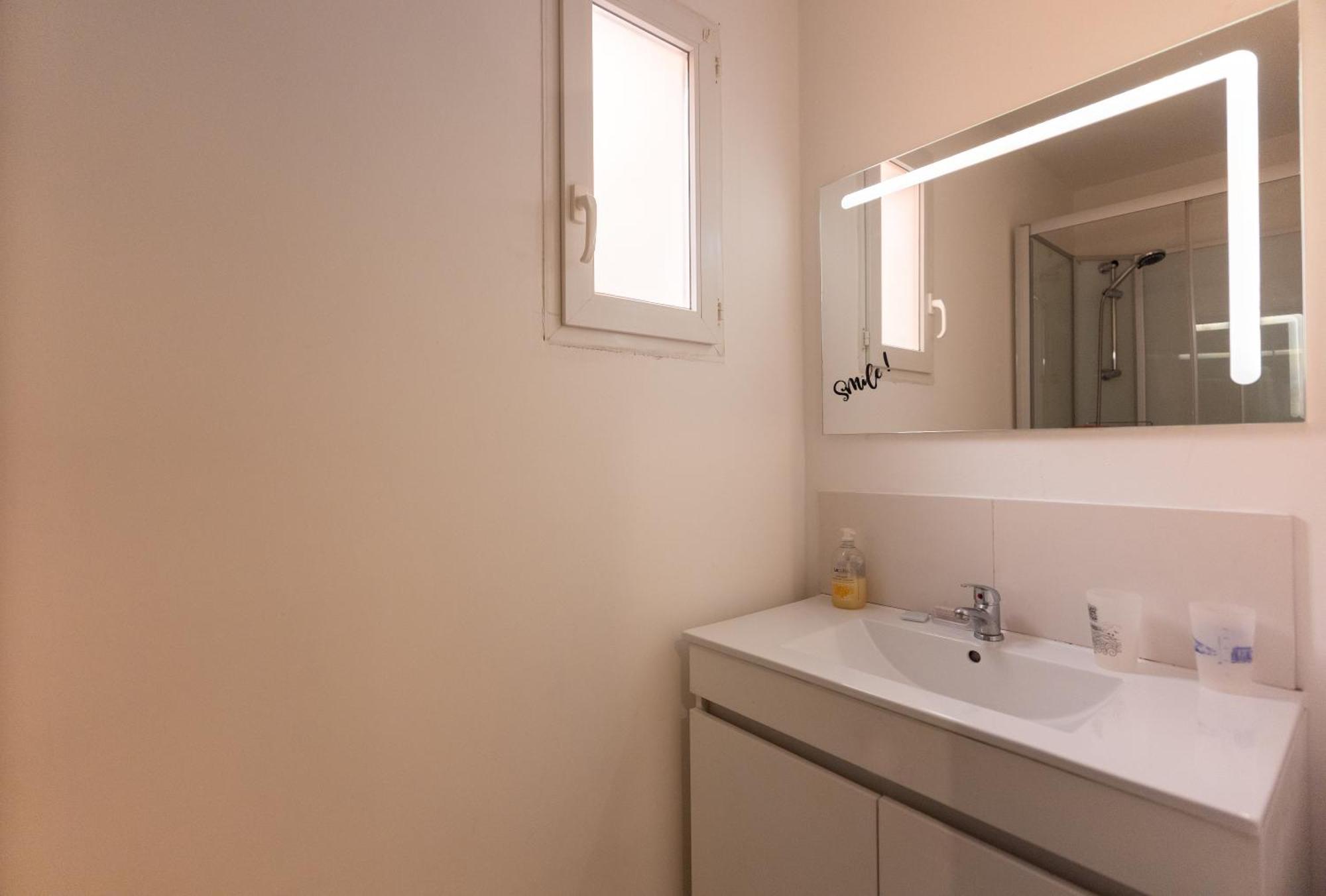 Appartement Tout Equipe Pour 6 Personnes A 15Min Des Plages 贝济耶 外观 照片